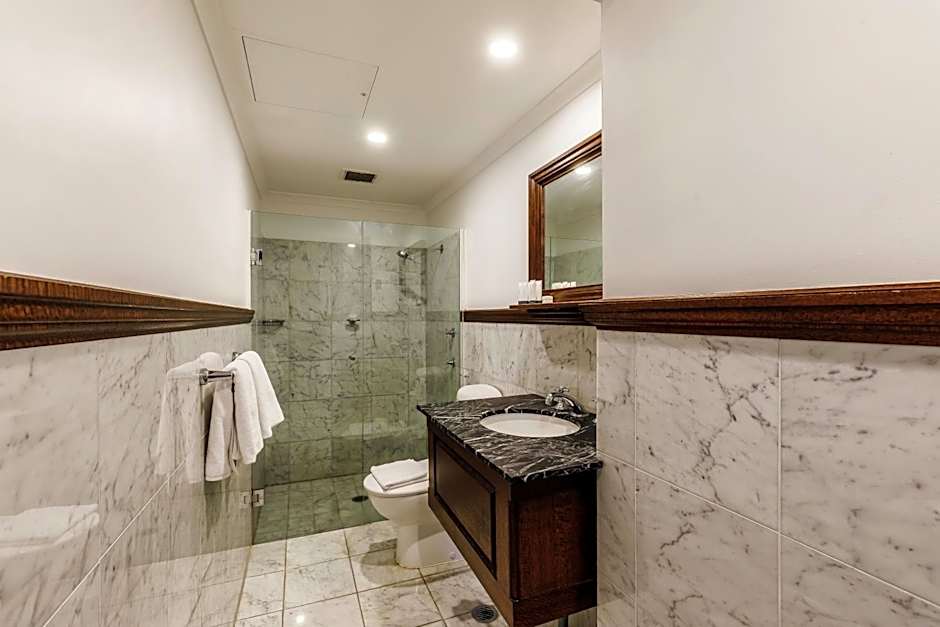 Royal Exhibition Hotel