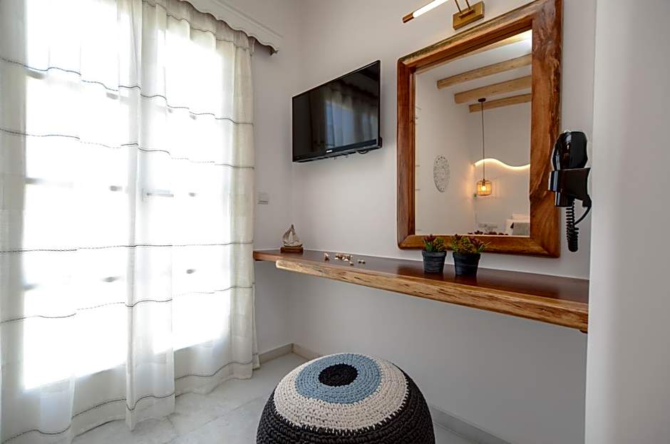 Birikos Studios & Apartments