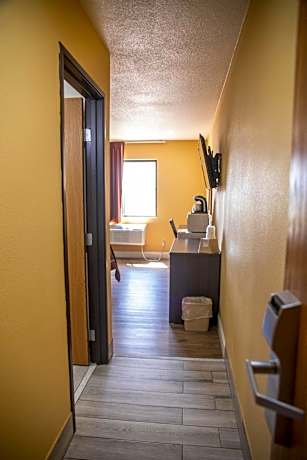 Queen Room - Non-Smoking