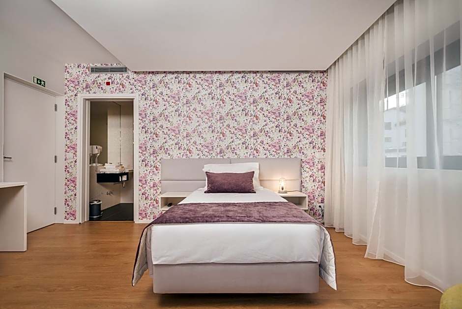 Essence Inn Marianos Hotel