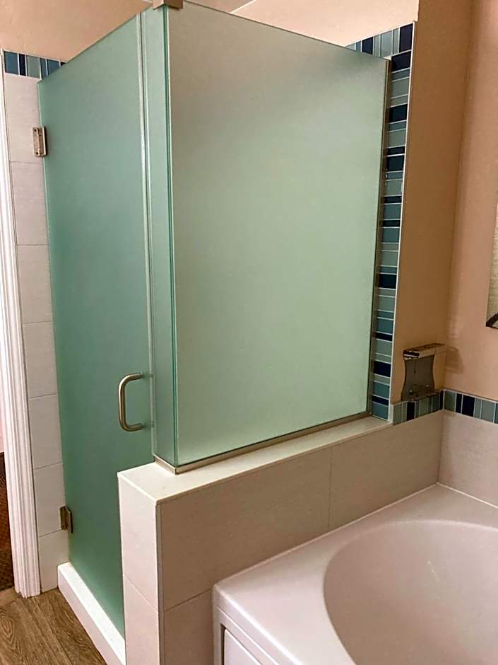 Sand Pebbles Inn