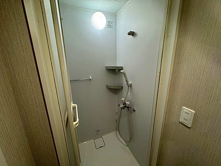 Capsule Hotel Suzumoriya 