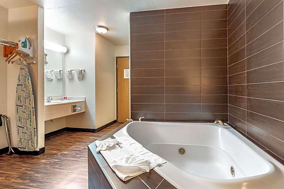 Econo Lodge Pueblo North