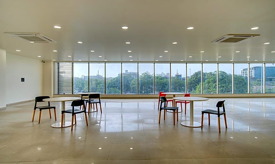 Treebo Grand Lotus - 3 Km From Textile Market