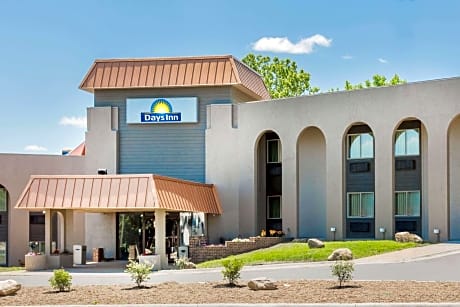 Days Inn by Wyndham West Des Moines