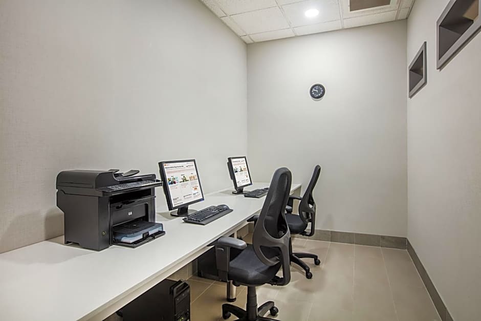 Holiday Inn & Suites Grande Prairie By IHG