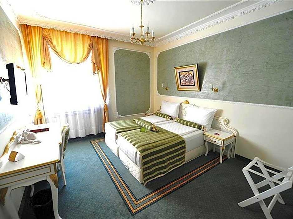 Queen's Astoria Design Hotel