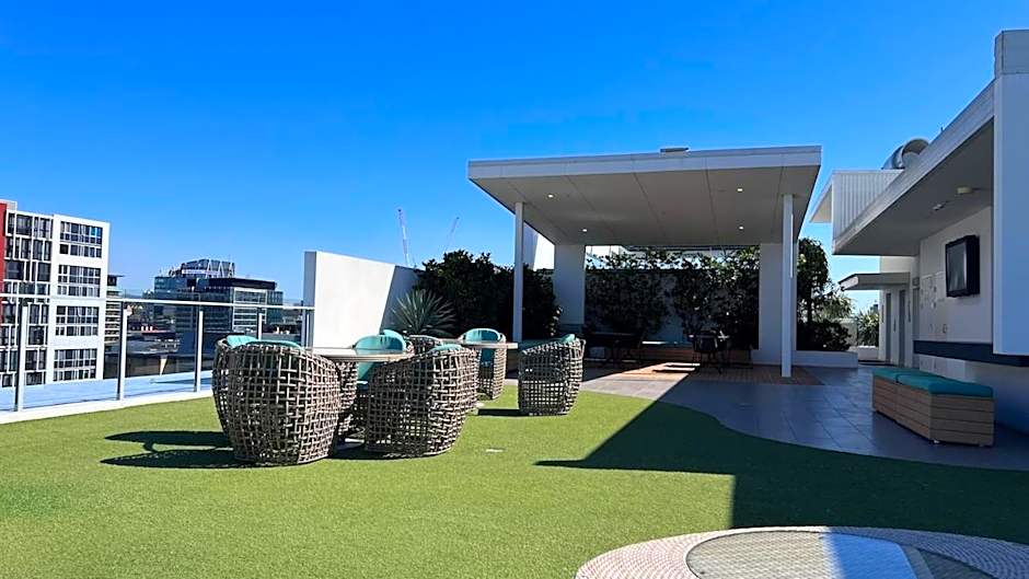 Elegant 2BR Haven in the Trendy Fortitude Valley