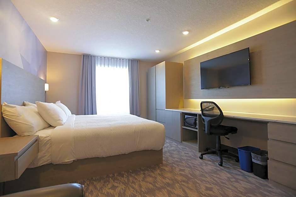 Days Inn by Wyndham Calgary North Balzac