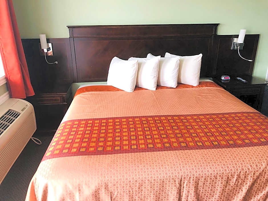 Perth Plaza Inn & Suites