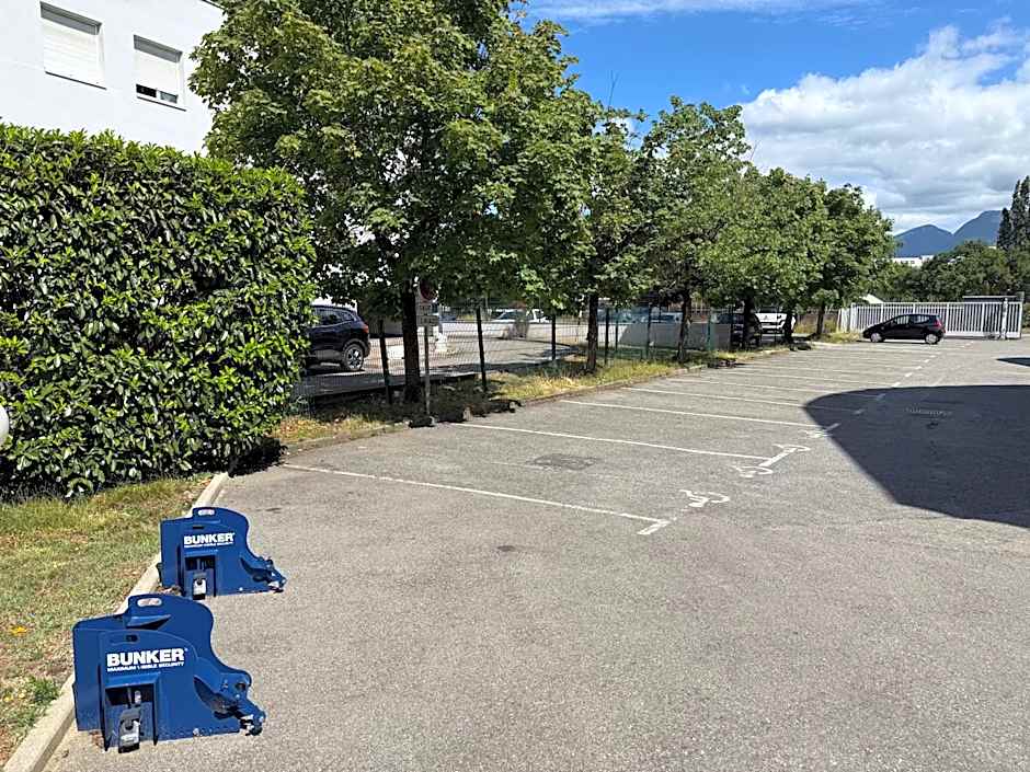 PoMo Hotel & Restaurant