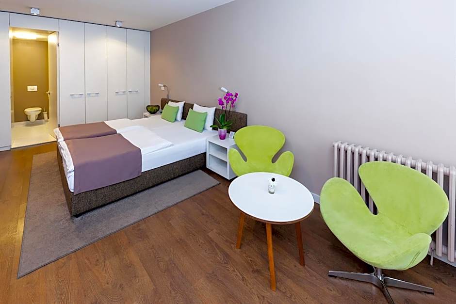 Adresa Suites