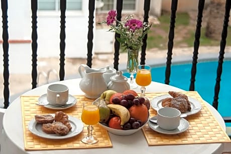 1 BEDROOM APARTMENT 3 ADULTS + 1 CHILD