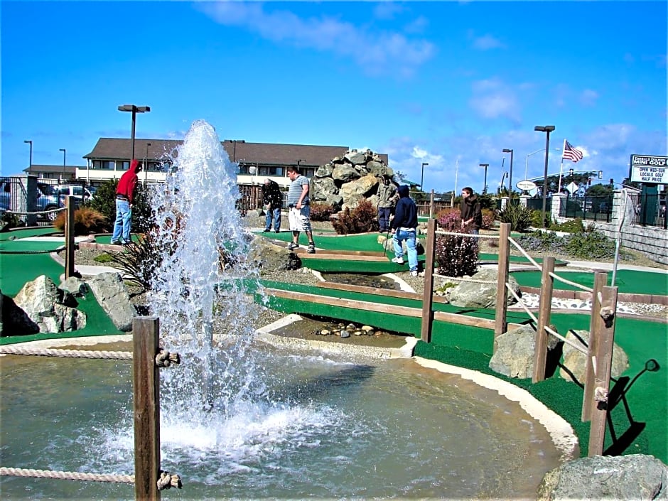 Emerald Dolphin Inn & Mini Golf