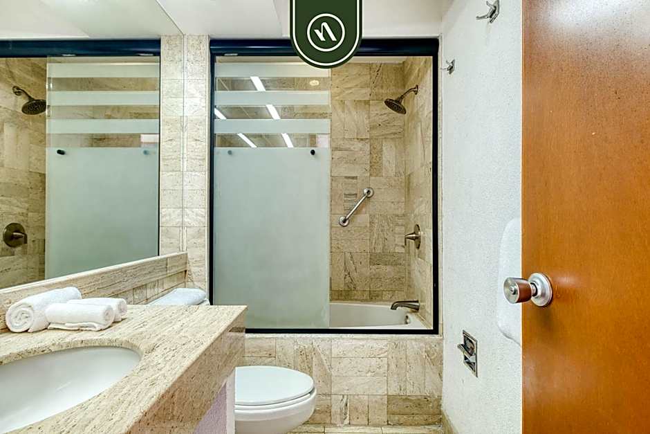 2BR Condo with Private Blacony - Oceean View