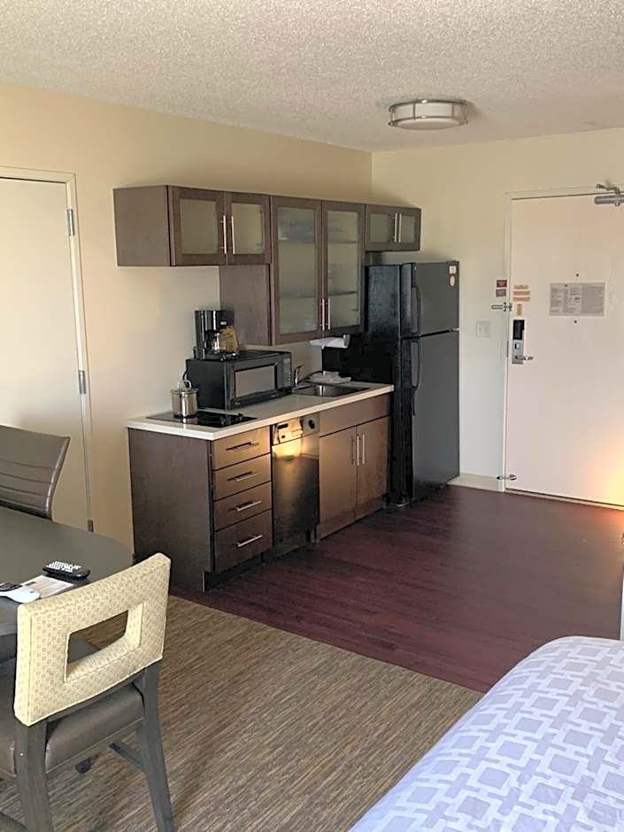 Candlewood Suites Fargo-North Dakota State University By IHG