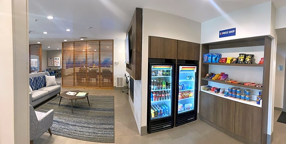 Holiday Inn Express & Suites Marquette By IHG