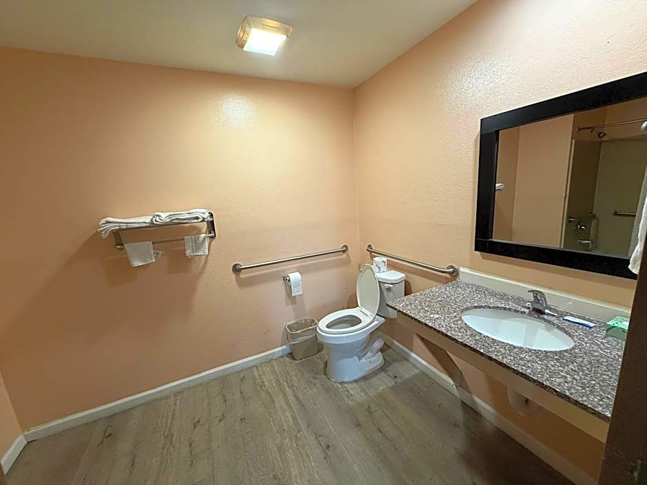 Paradise Inn & Suites