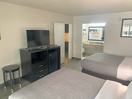 Queen Room with Two Queen Beds - Non-Smoking