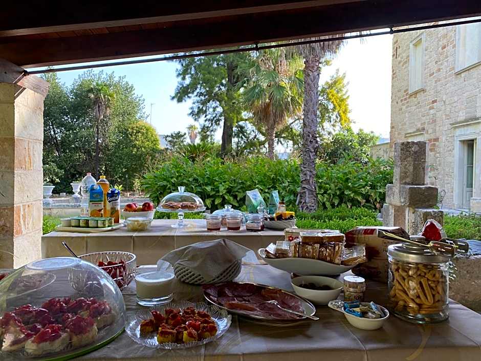 Palazzo de Carlo e il parco dei 7 pozzi