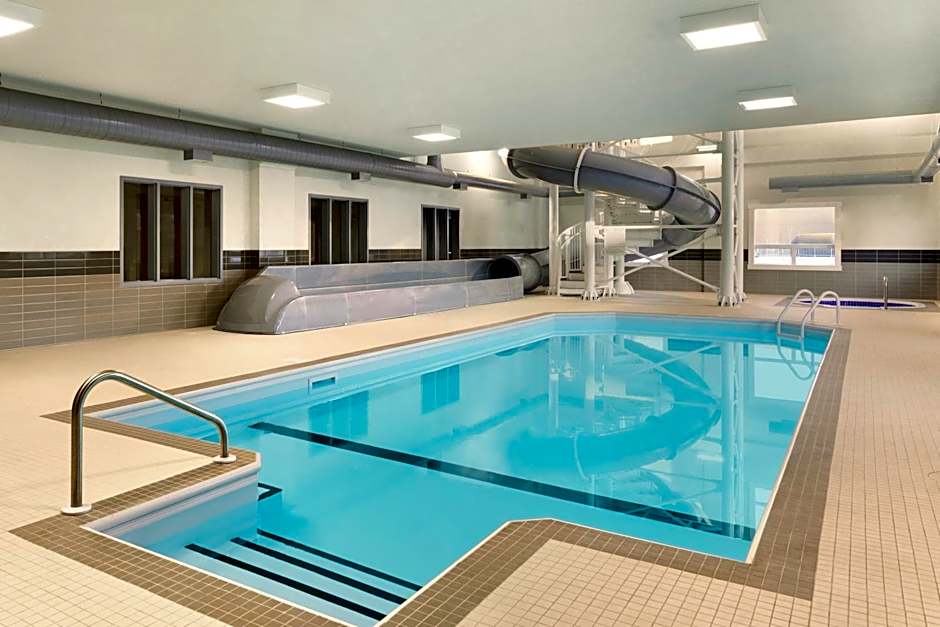 Days Inn & Suites by Wyndham Warman