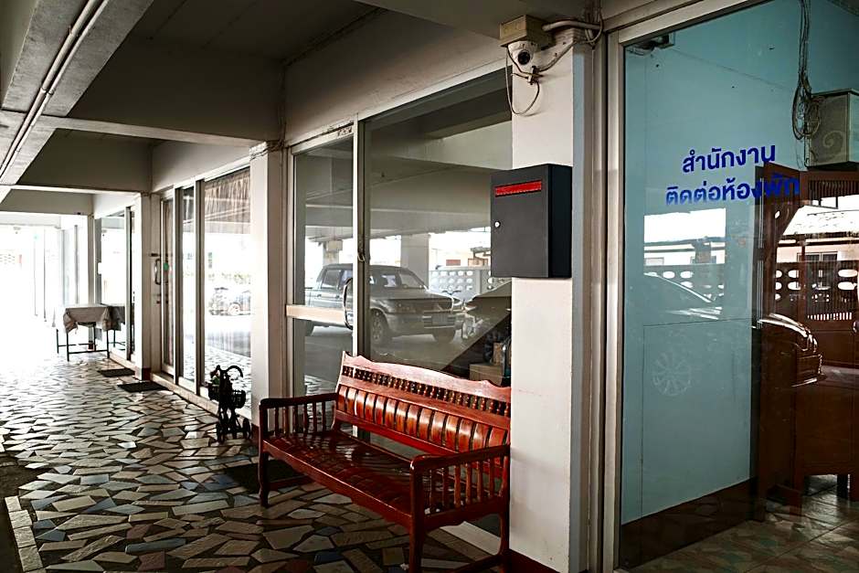 Chanathinat Place