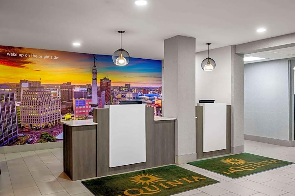 La Quinta Inn & Suites by Wyndham Indianapolis Airport Executive