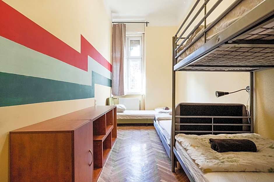 Baroque Hostel & Coworking