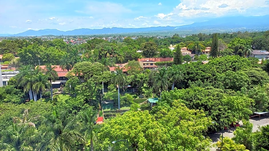 Holiday Inn Express & Suites Cuernavaca By IHG