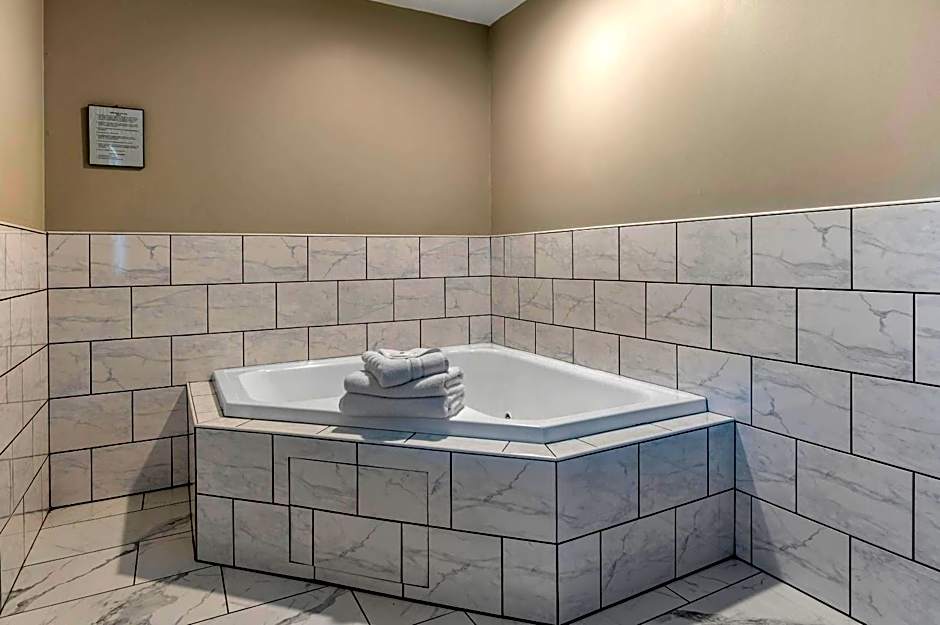 Clarion Pointe Indianapolis Airport