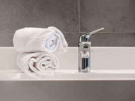Room with Double Bed - Mobility Accessible