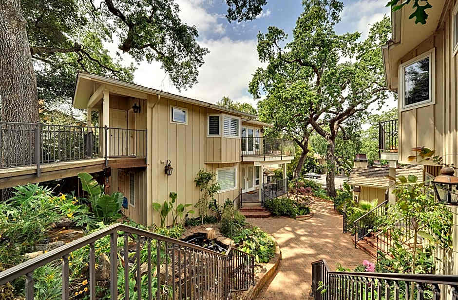 Saratoga Oaks Lodge