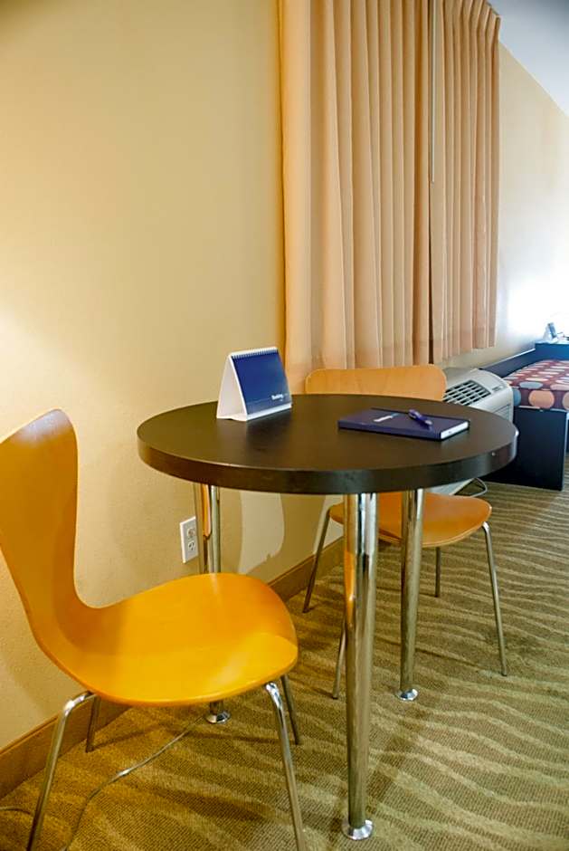 Super 8 by Wyndham Indio