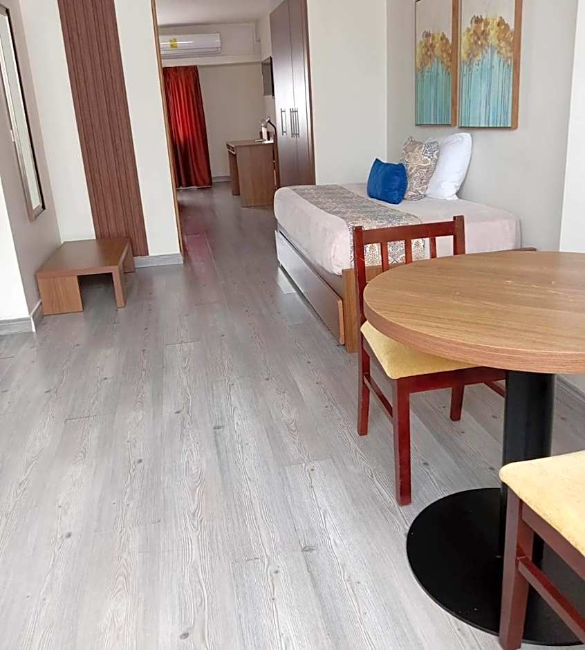 Hotel Tower House Suites