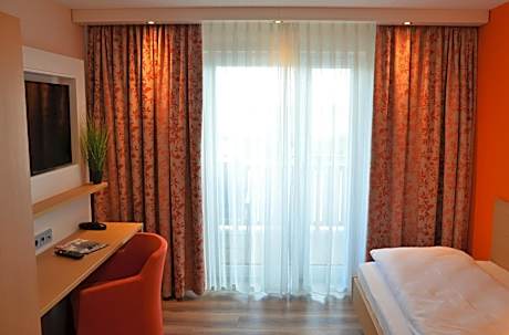 Premium Single Room with Balcony/Terrace