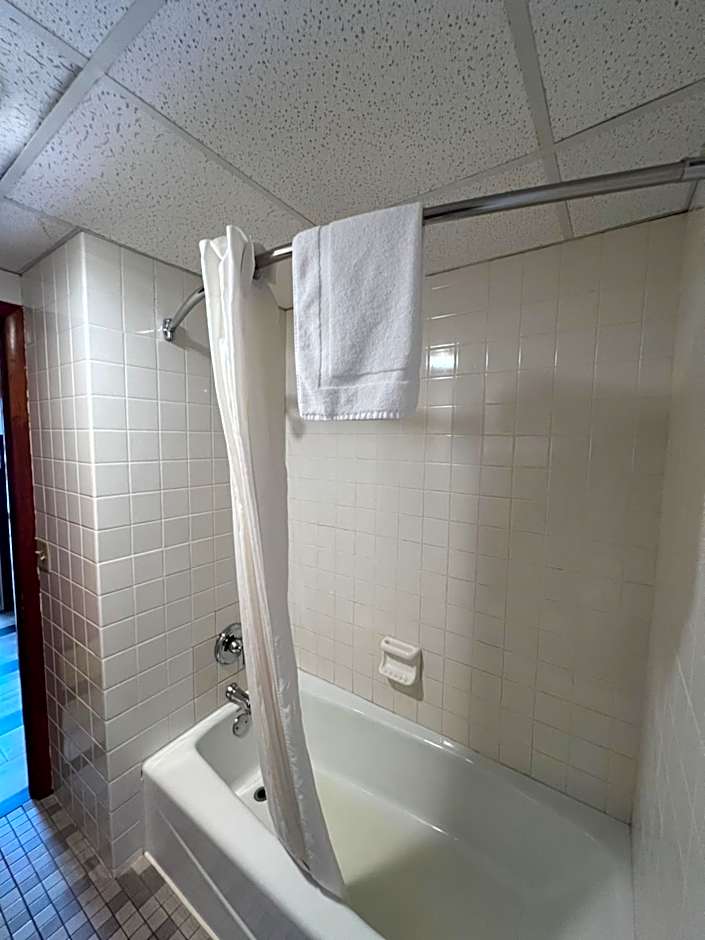 Amber's Inn and Suites