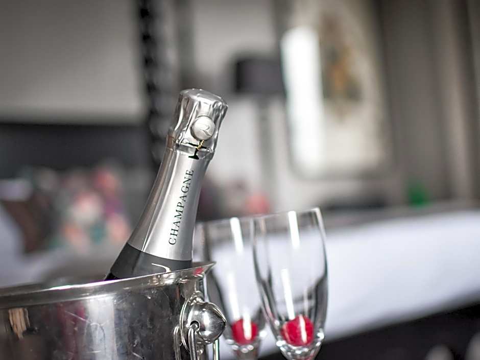 The Meadowpark Bar, Kitchen & Rooms