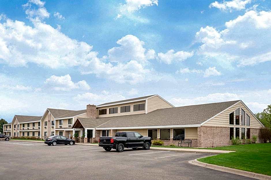 Photo 1 of 36 of Baymont by Wyndham Lakeville