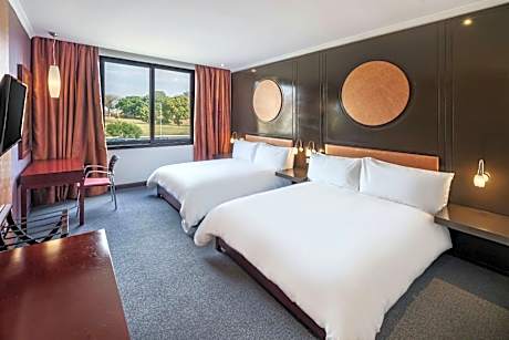 Guest room, 2 Queen, Garden view