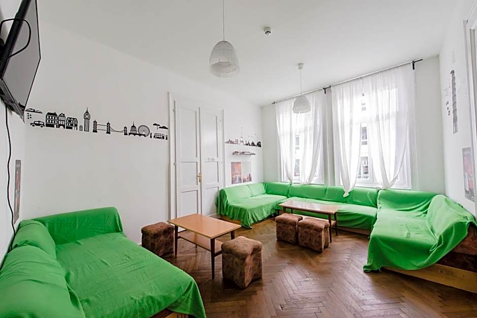 Budapest Party Hostel at Udvarom