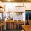 Nui. Hostel & Bar Lounge