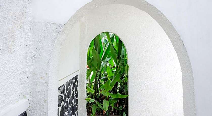 RedDoorz Plus @ Megamendung Puncak 2
