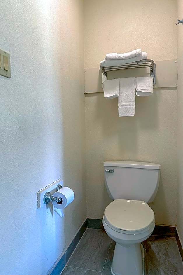 Classic Inn By OYO I- 240 Near Memphis Airport