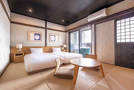 Standard Twin Room with Tatami Area with Semi Open-Air Bath (32㎡)