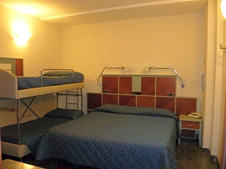 Quadruple Room with Mountain View