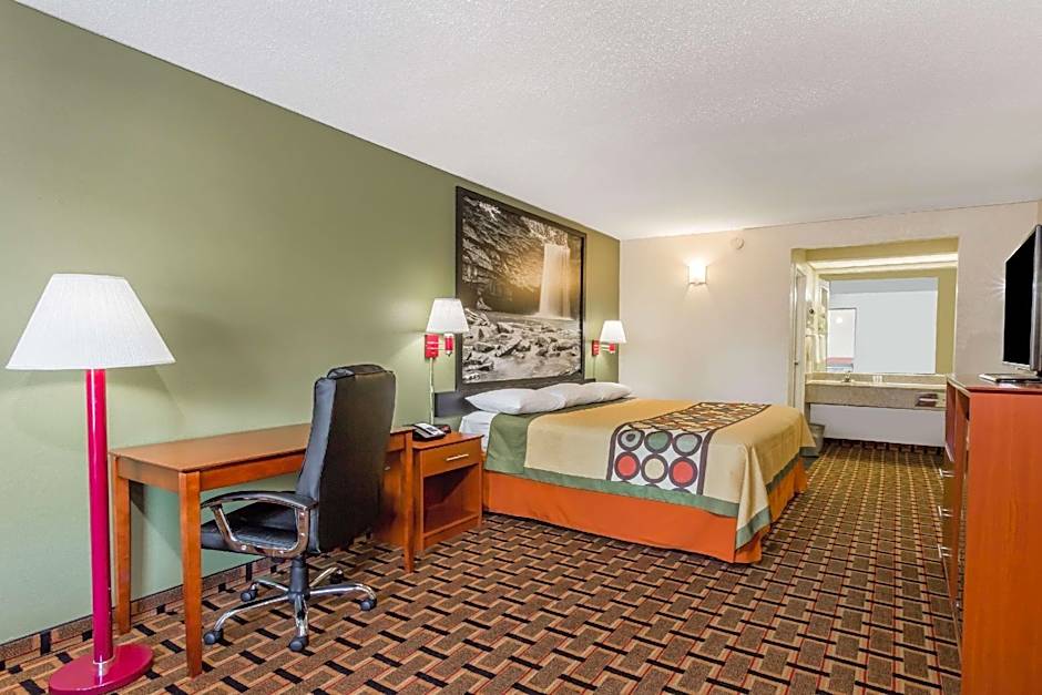 Photo 1 of 1 of 1 Queen Bed, Nonsmoking