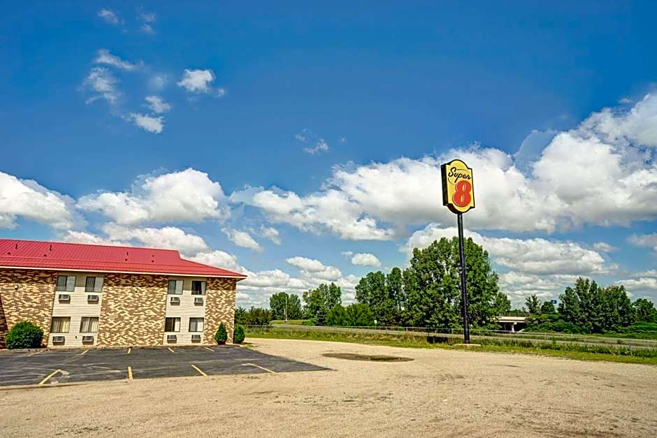 Super 8 by Wyndham Melrose