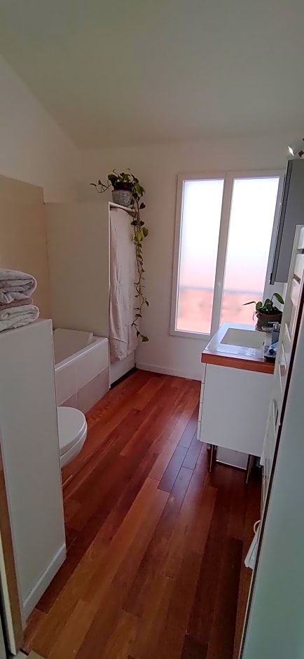 belle chambre sur terrasse à 3 min de la gare