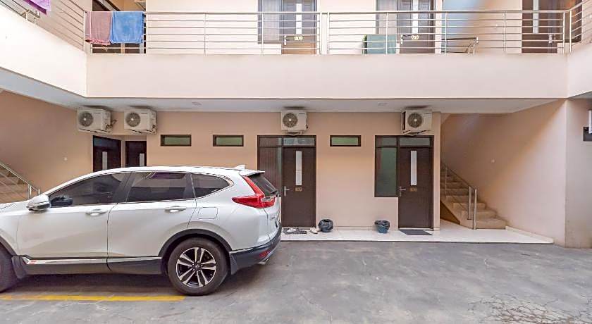 RedDoorz Syariah near Exit Toll Subang