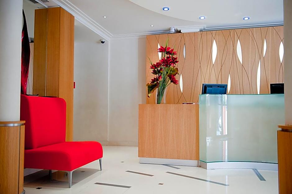 Westside Arc De Triomphe Hotel